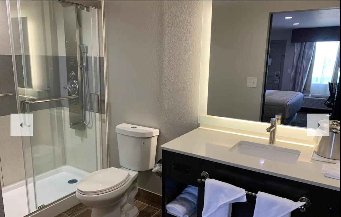 Days Inn By Wyndham Bellville Mansfield Экстерьер фото