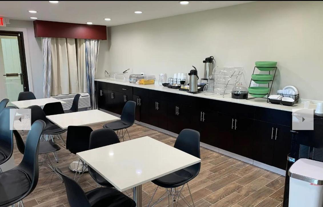 Days Inn By Wyndham Bellville Mansfield Экстерьер фото