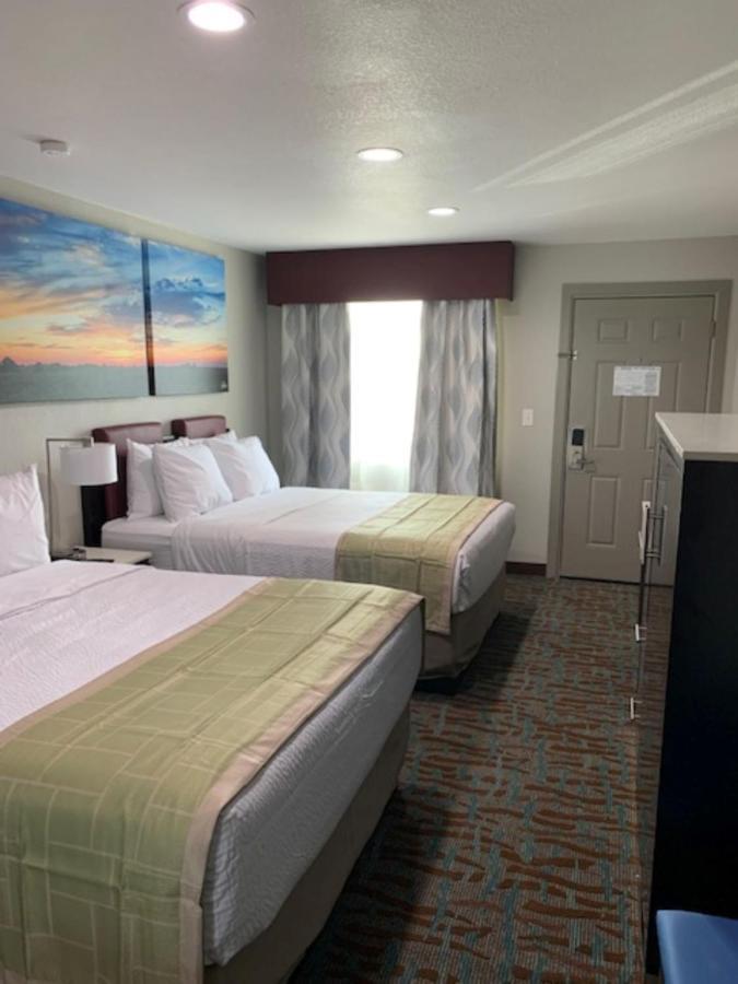 Days Inn By Wyndham Bellville Mansfield Экстерьер фото